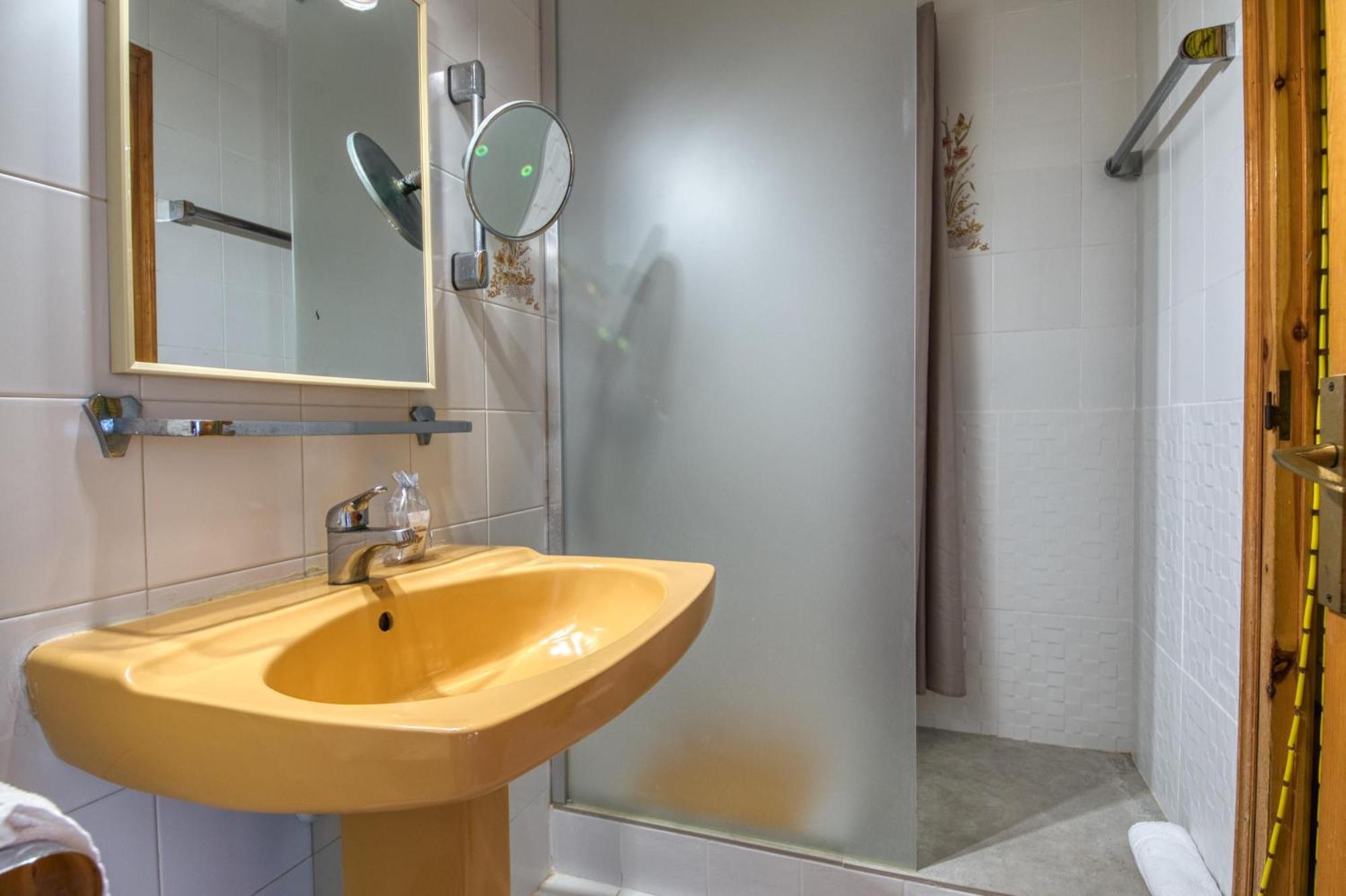 Apartaments Can Niell カレリャ・デ・パラフルジェリ エクステリア 写真